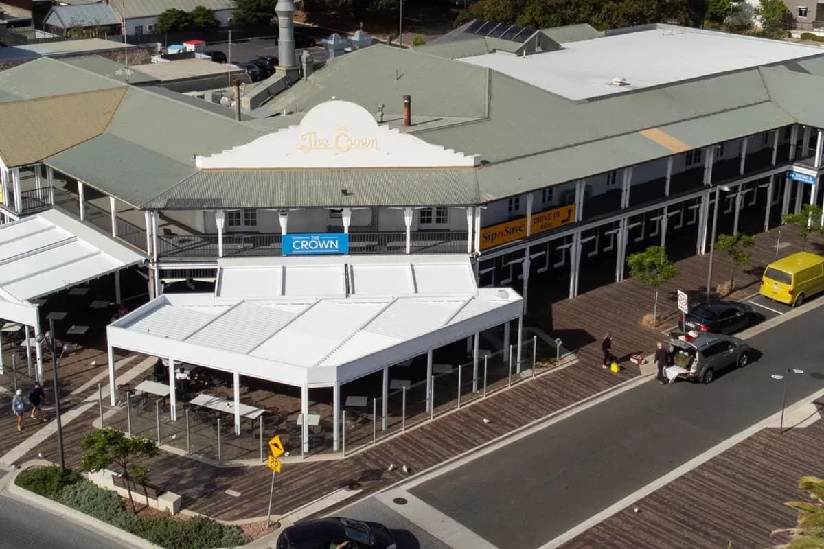 The Crown Hotel Victor Harbor setting